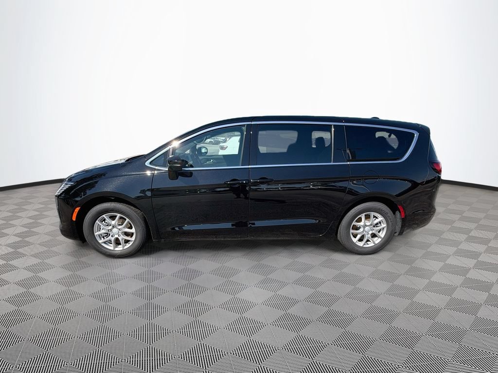 New 2027 Chrysler Pacifica Select FWD image 5