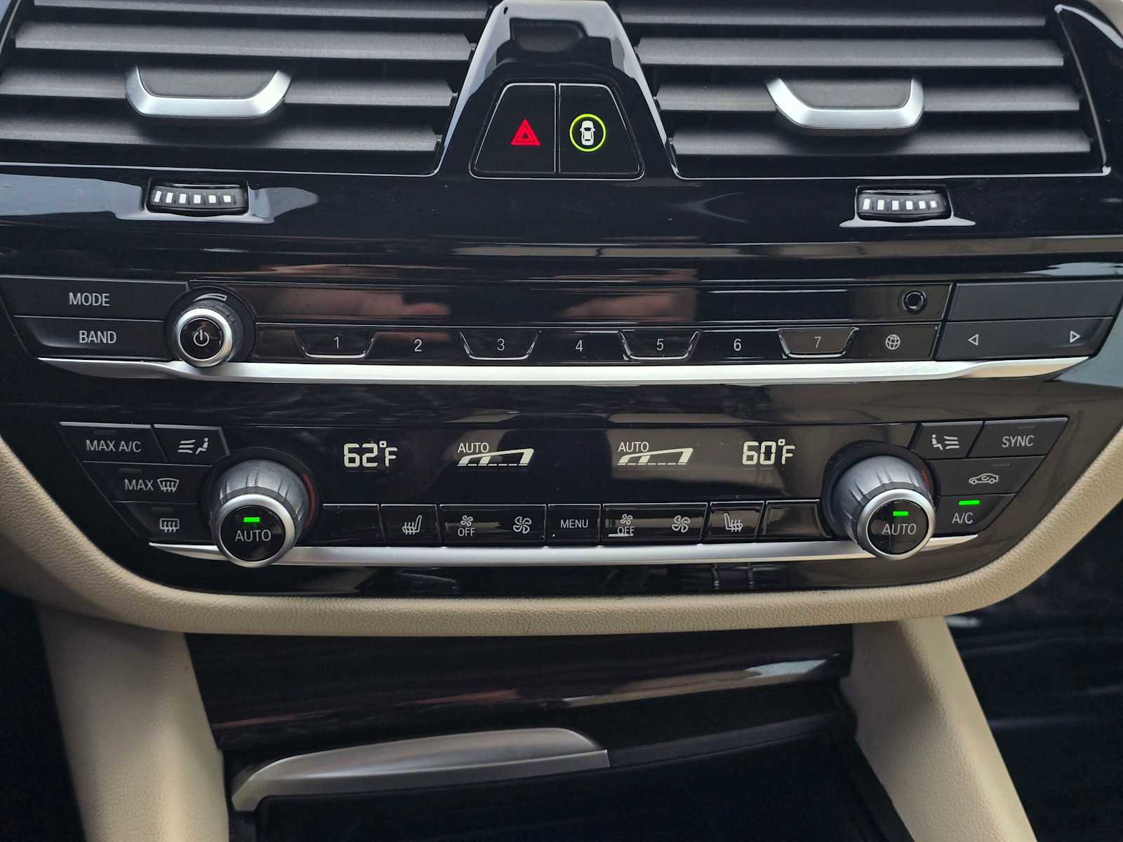 Used 2020 BMW 530i w/ Convenience Package image 28