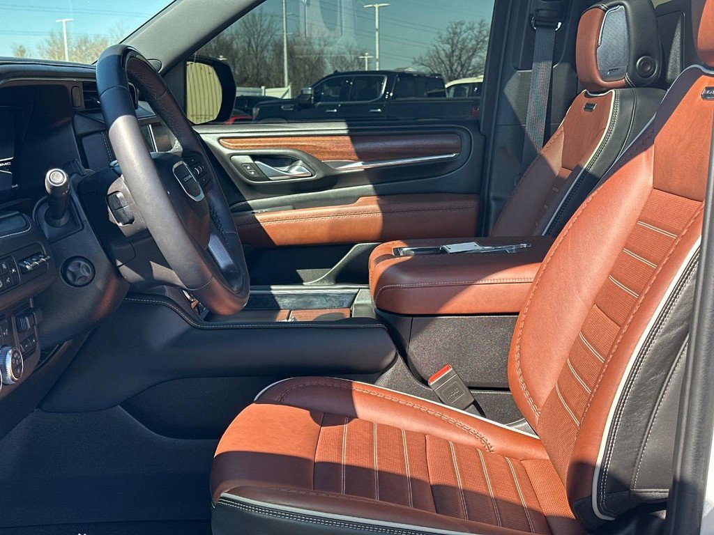 Used 2024 GMC Yukon Denali Ultimate w/ LPO, Floor Liner Package image 22