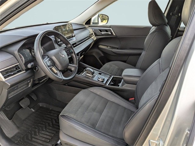 Used 2023 Mitsubishi Outlander SE image 19
