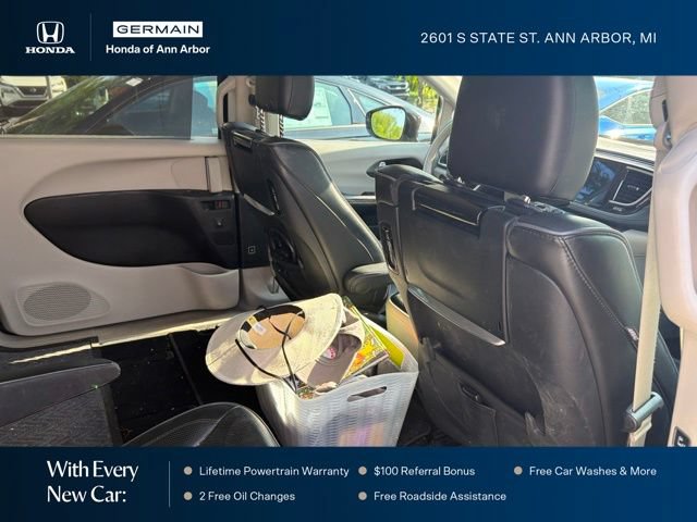 Used 2019 Chrysler Pacifica Limited FWD image 12