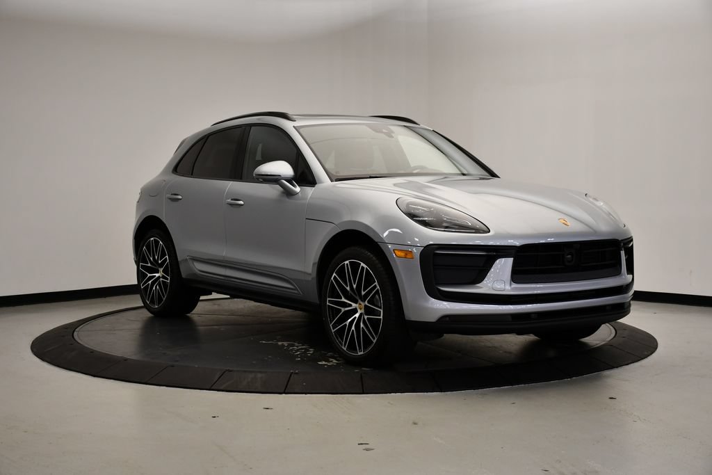 Certified 2026 Porsche Macan AWD/4WD image 9