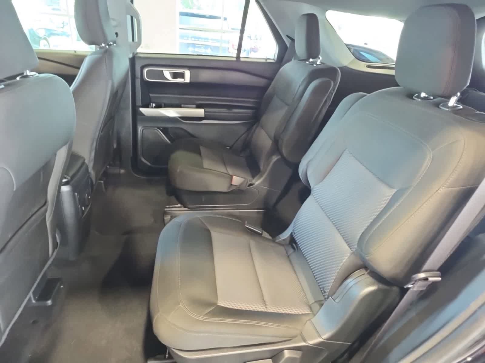Used 2024 Ford Explorer XLT AWD/4WD image 30