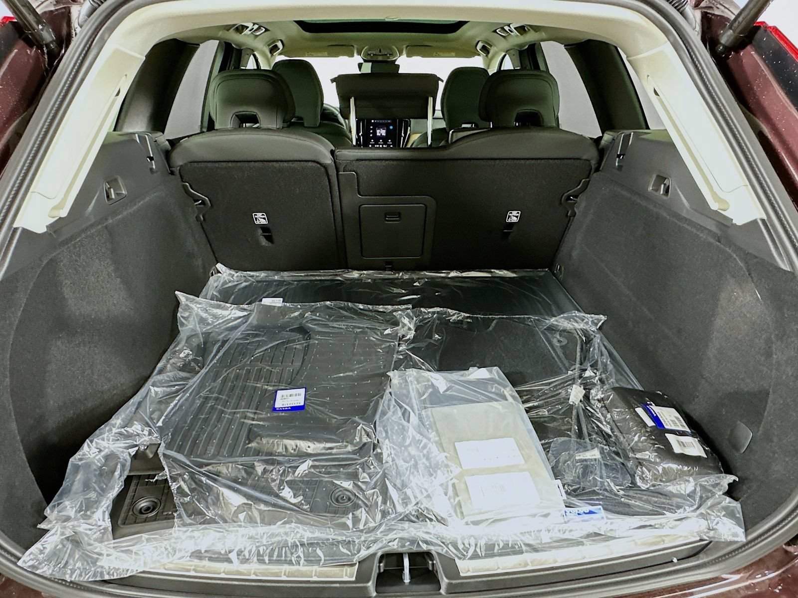 New 2026 Volvo XC60 B5 Plus w/ Protection Package Premier AWD/4WD image 40