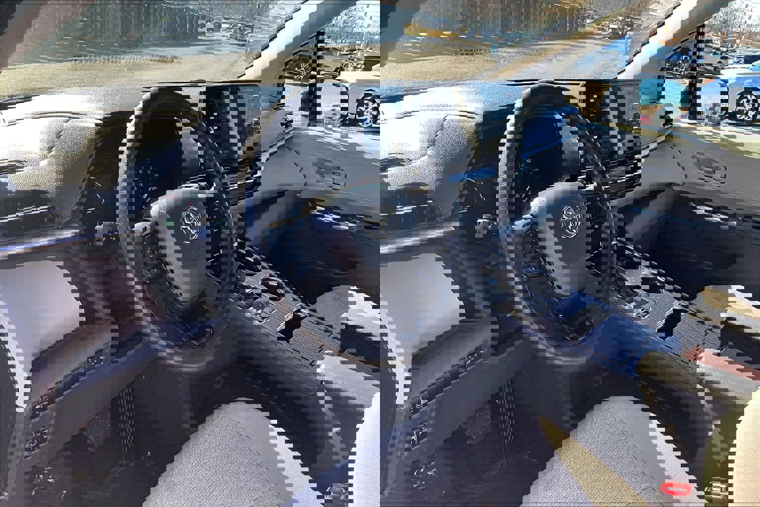 Used 2024 Toyota Sienna LE image 13