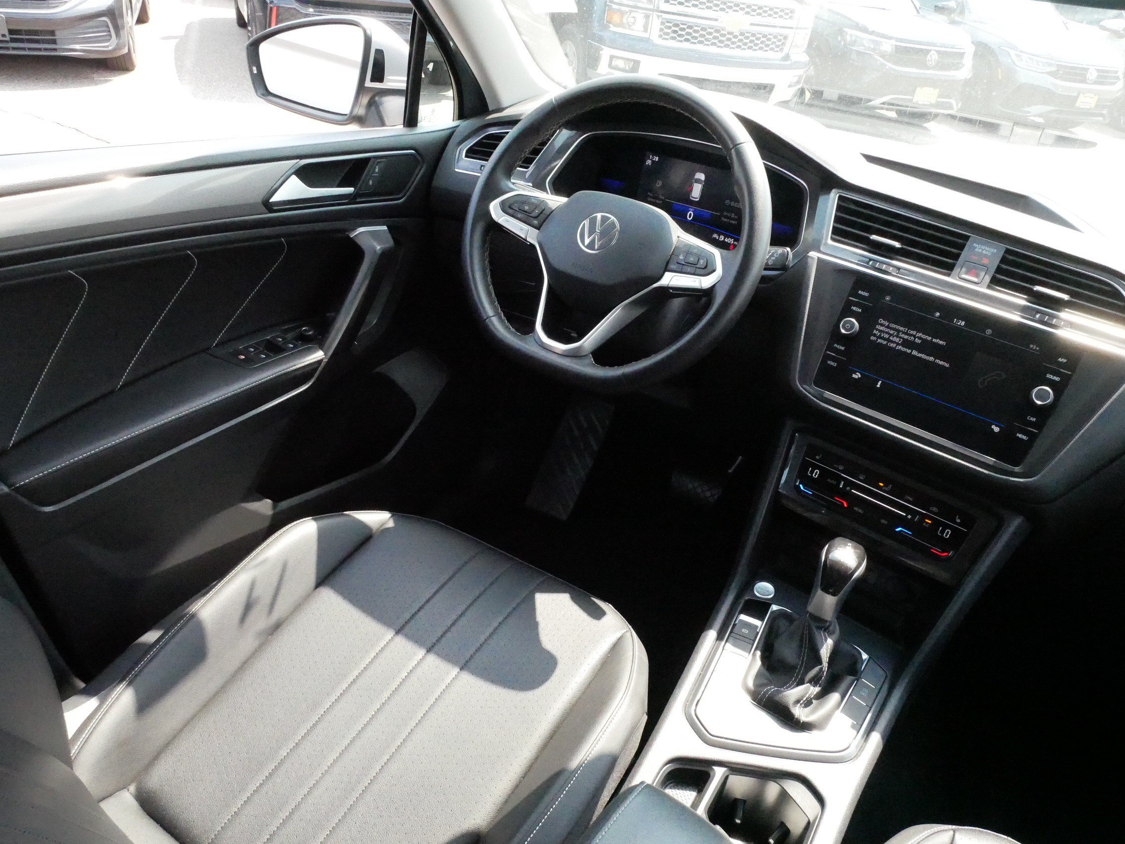 Certified 2023 Volkswagen Tiguan SE FWD image 9