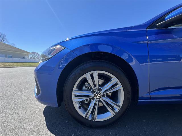 Certified 2024 Volkswagen Jetta SE w/ Panoramic Sunroof Package image 10