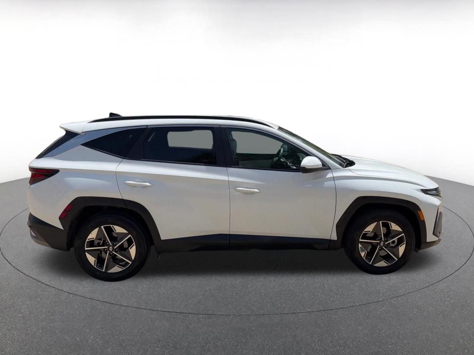 Used 2025 Hyundai Tucson SEL FWD image 16