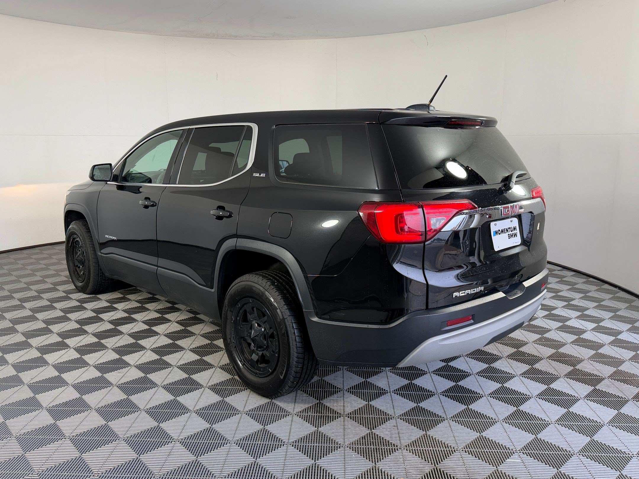 Used 2019 GMC Acadia SLE FWD image 3