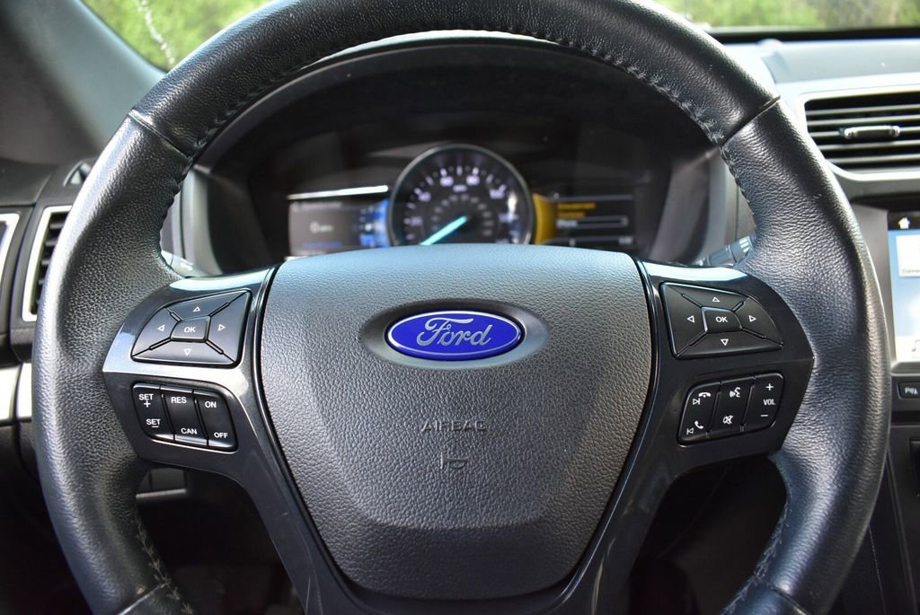 Used 2017 Ford Explorer XLT w/ Equipment Group 202A AWD/4WD image 14