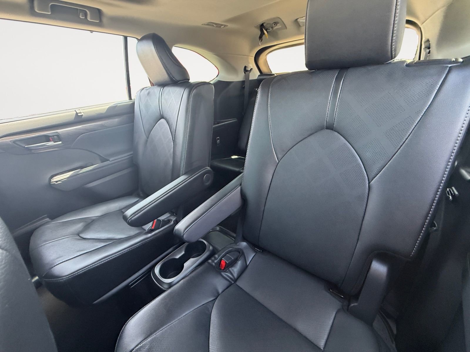 New 2026 Toyota Highlander Platinum image 13