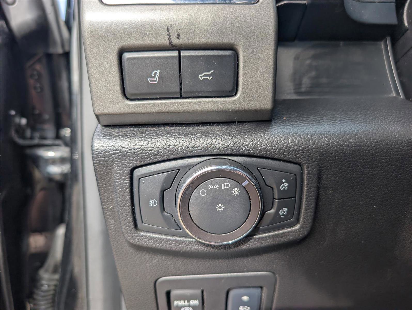 Used 2018 Ford Expedition XLT w/ Equipment Group 202A RWD image 22
