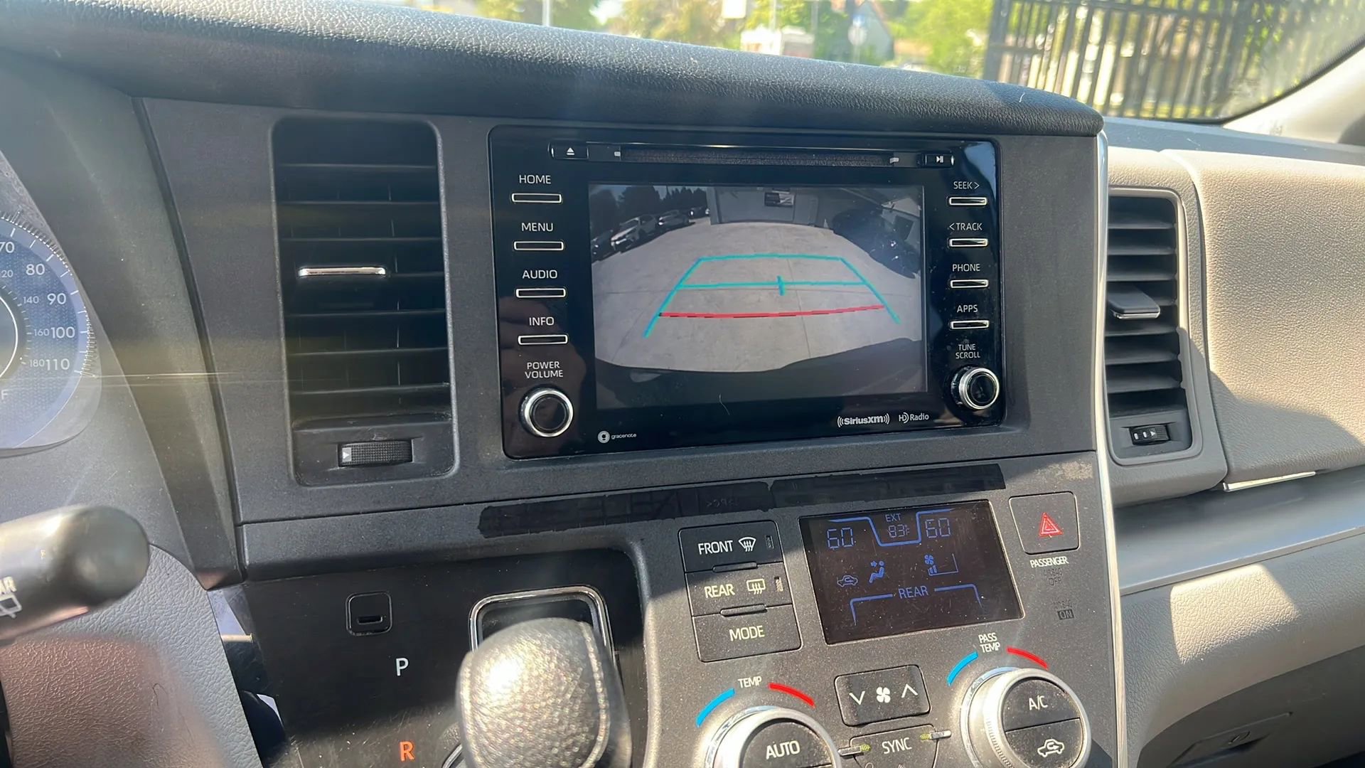 Used 2018 Toyota Sienna LE w/ Carpet Mat Package image 22
