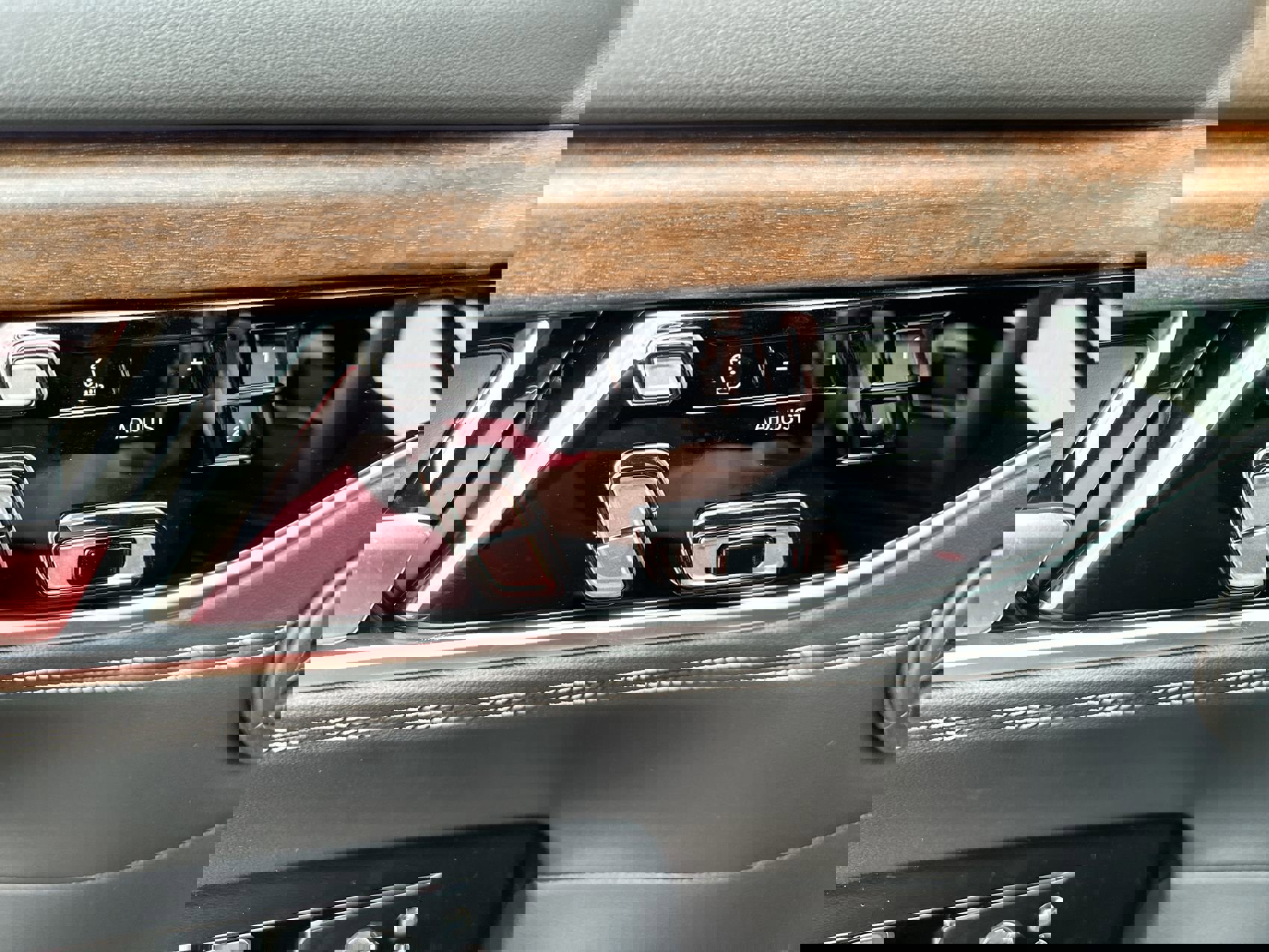 New 2024 Jeep Grand Wagoneer L w/ Rear Seat Video Group 1 image 12