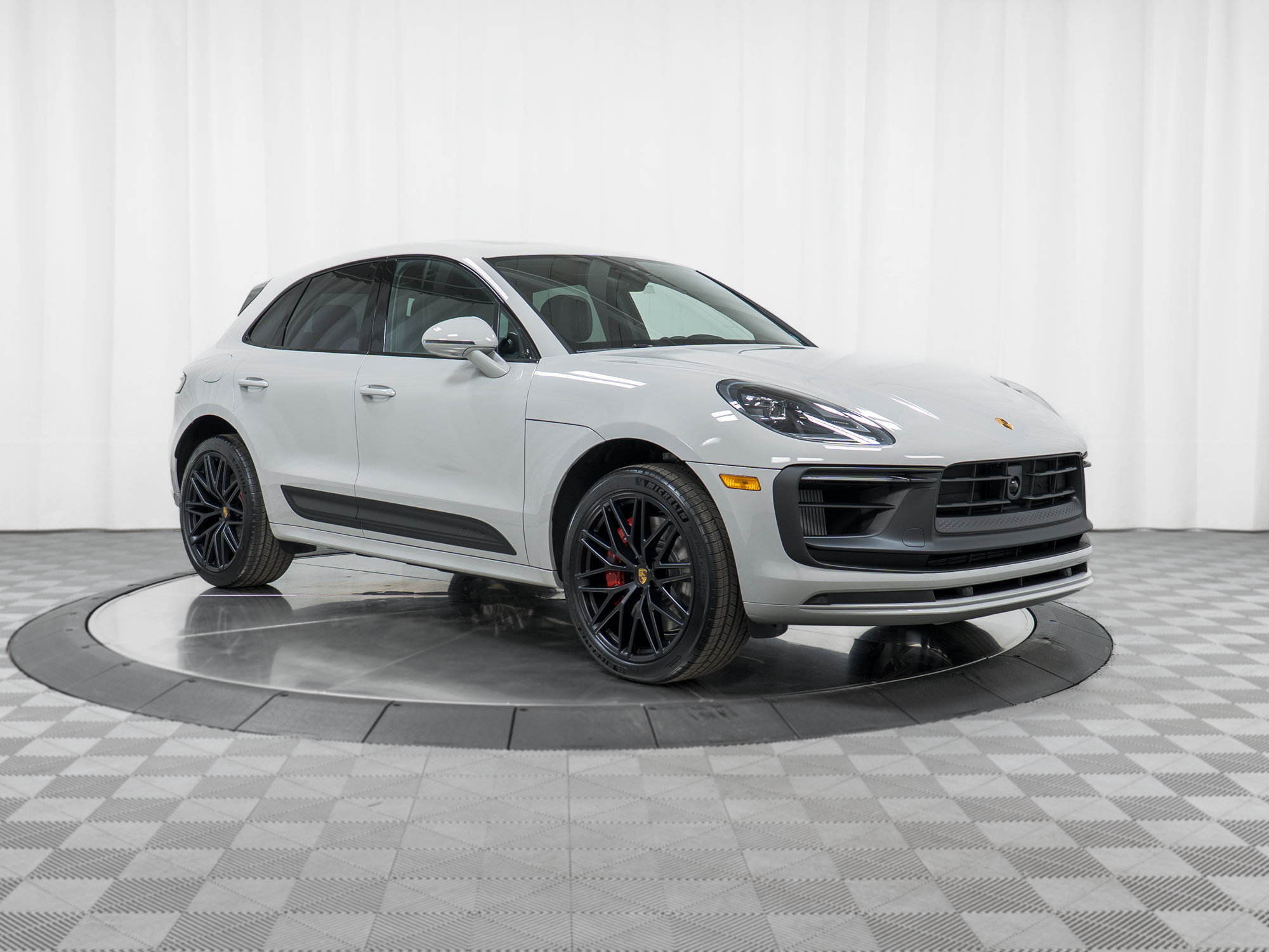 Used 2026 Porsche Macan GTS AWD/4WD image 9