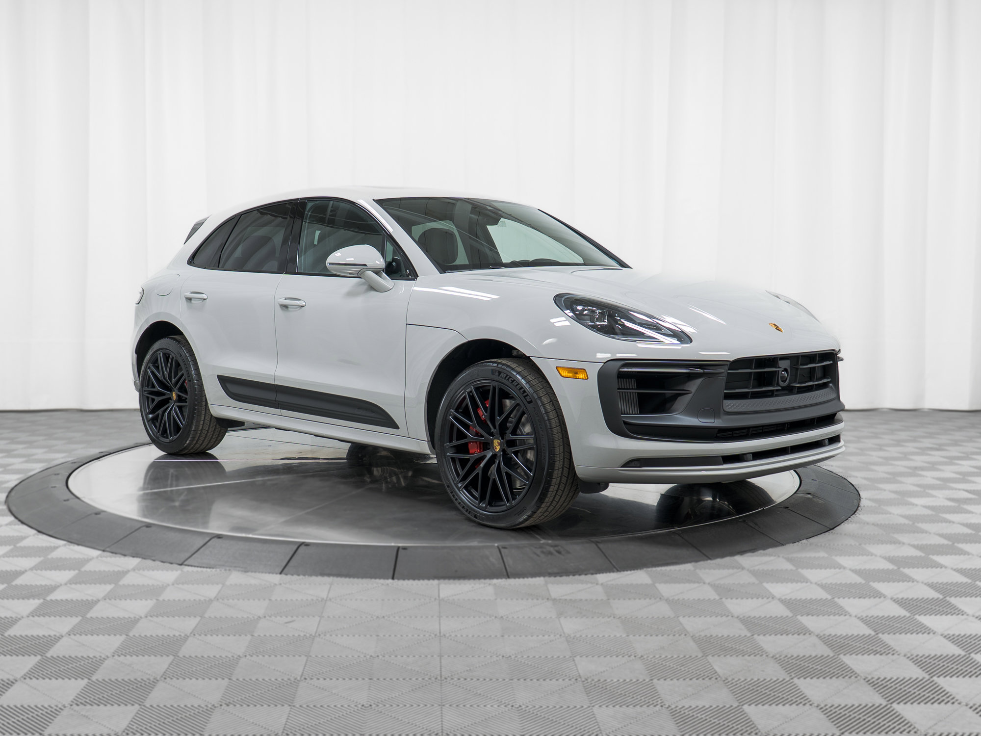 New 2026 Porsche Macan GTS image 9