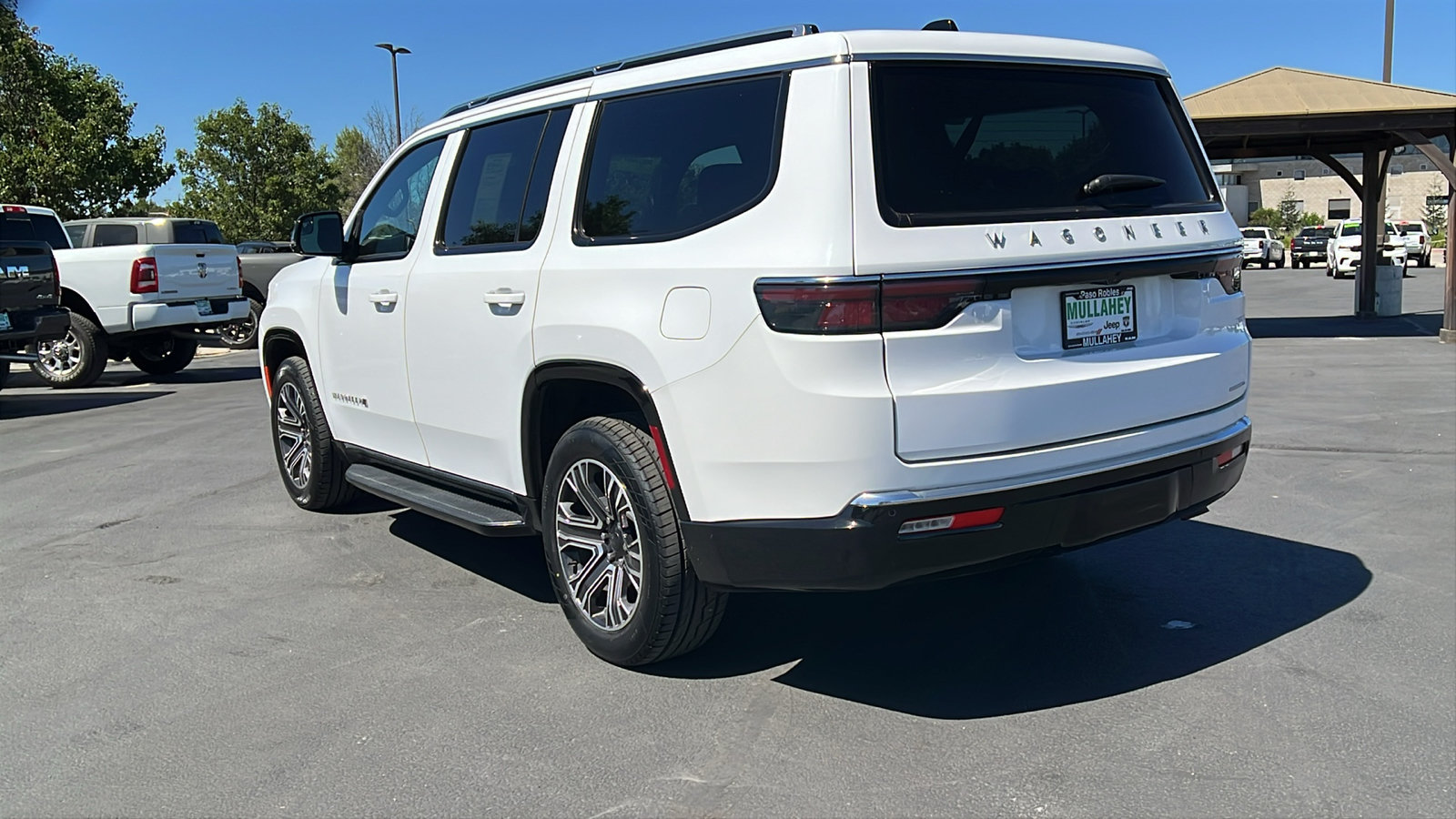 Used 2024 Jeep Wagoneer Series II AWD/4WD image 5