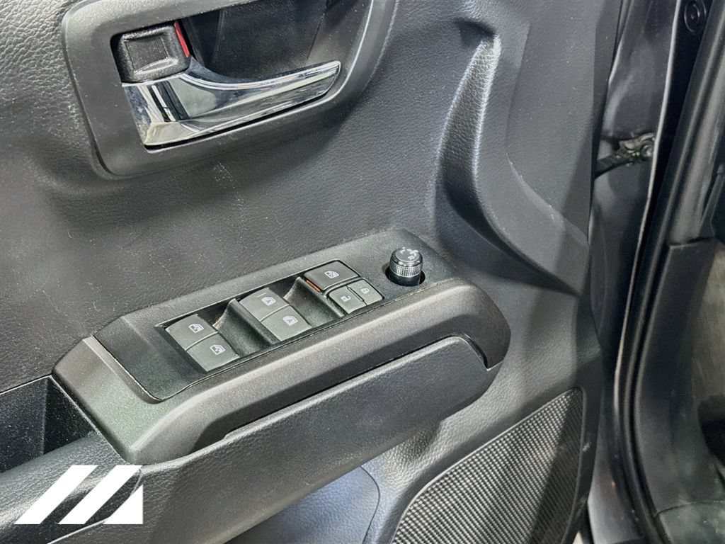 Used 2022 Toyota Tacoma TRD Off-Road w/ Technology Package AWD/4WD image 19
