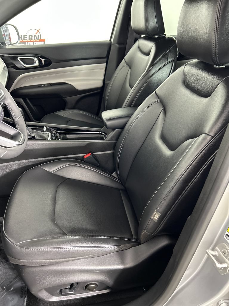 Used 2025 Jeep Compass Limited AWD/4WD image 12