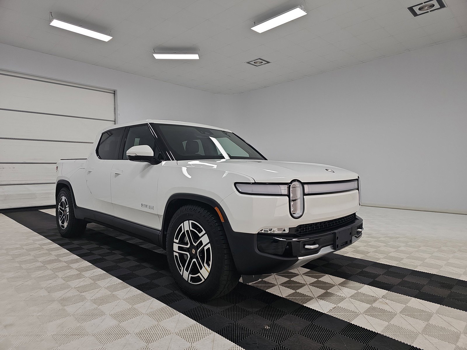 Used 2023 Rivian R1T Adventure image 7