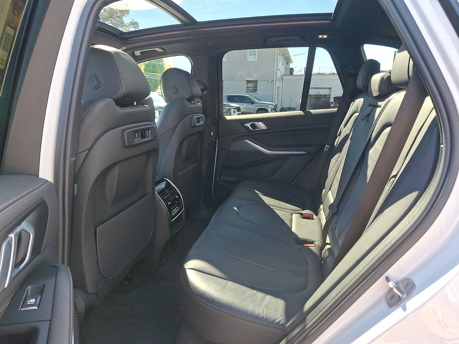 Used 2021 BMW X5 xDrive40i w/ M Sport Package AWD/4WD image 10