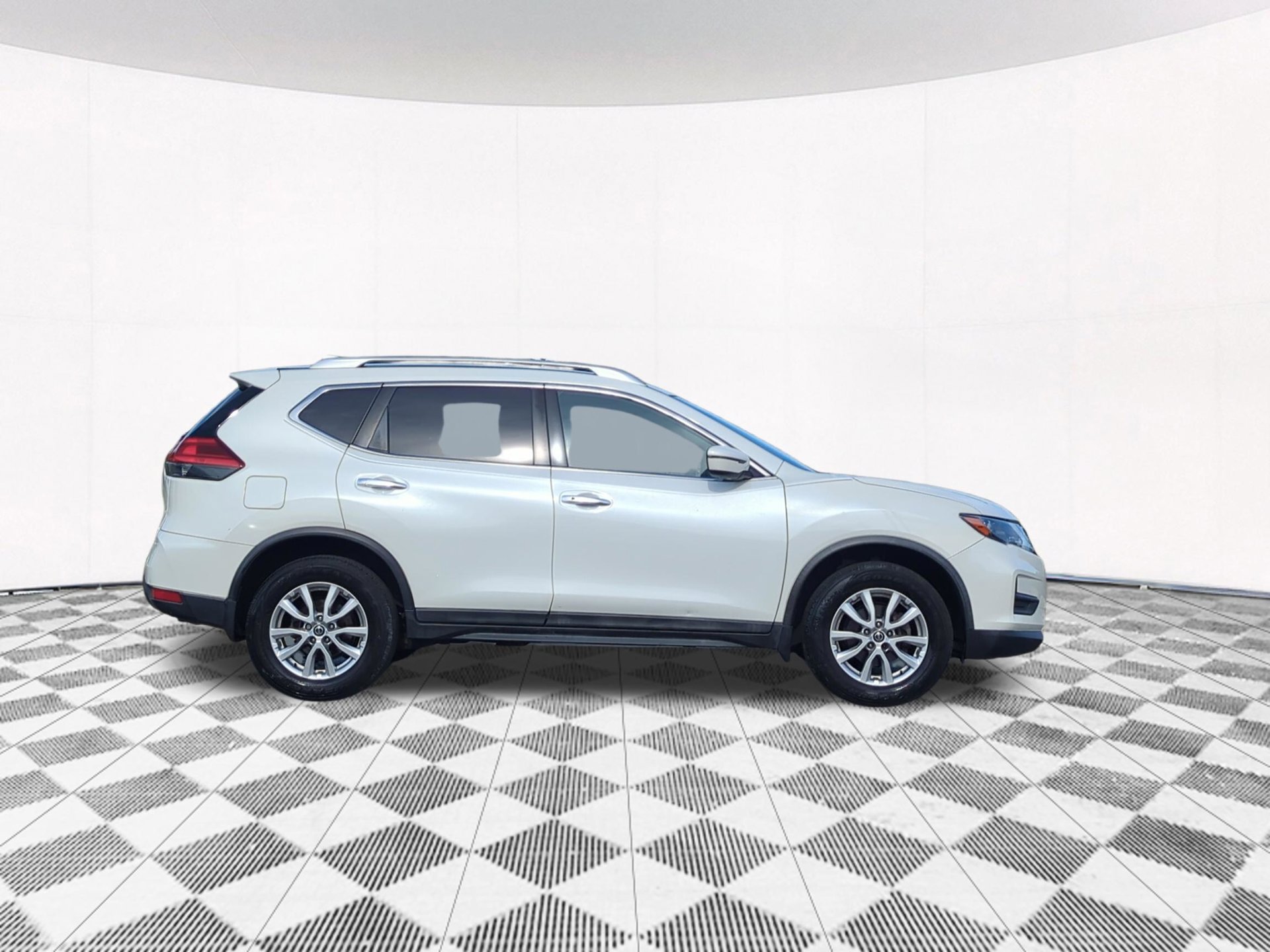 Used 2017 Nissan Rogue SV AWD/4WD image 7