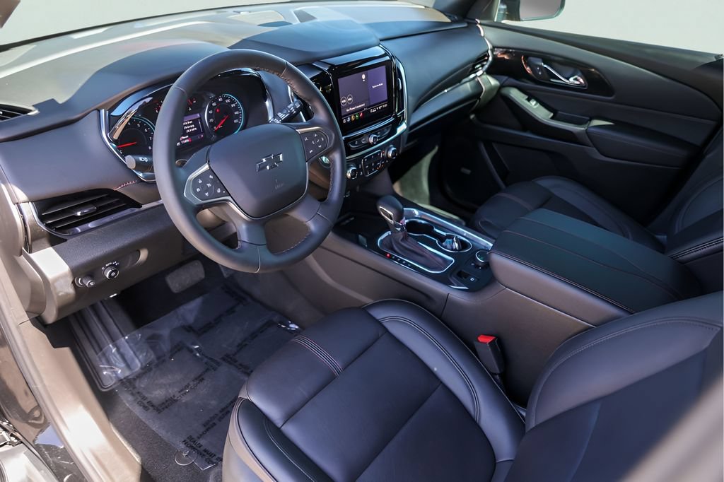Used 2023 Chevrolet Traverse RS FWD image 13