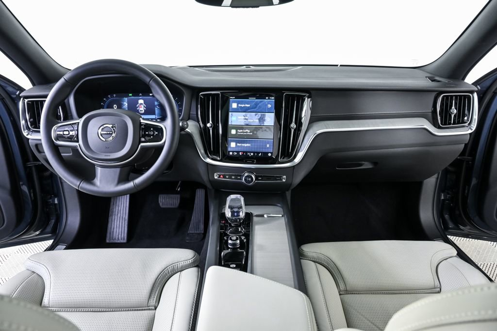 Used 2025 Volvo V60 B5 Cross Country Ultra image 19