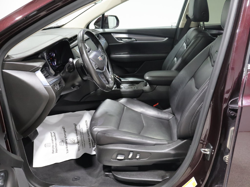 Used 2018 Cadillac XT5 Luxury w/ Driver Awareness Package AWD/4WD image 11