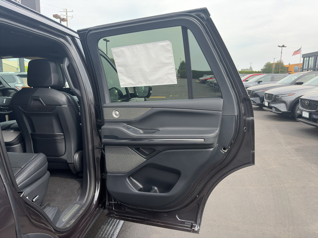 New 2027 Lincoln Navigator Reserve w/ Jet Appearance Package AWD/4WD image 16