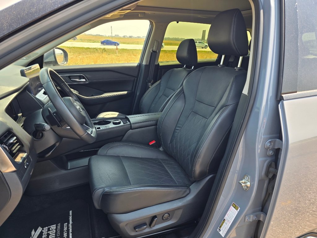 Used 2024 Nissan Rogue Platinum w/ Platinum Premium Package AWD/4WD image 12