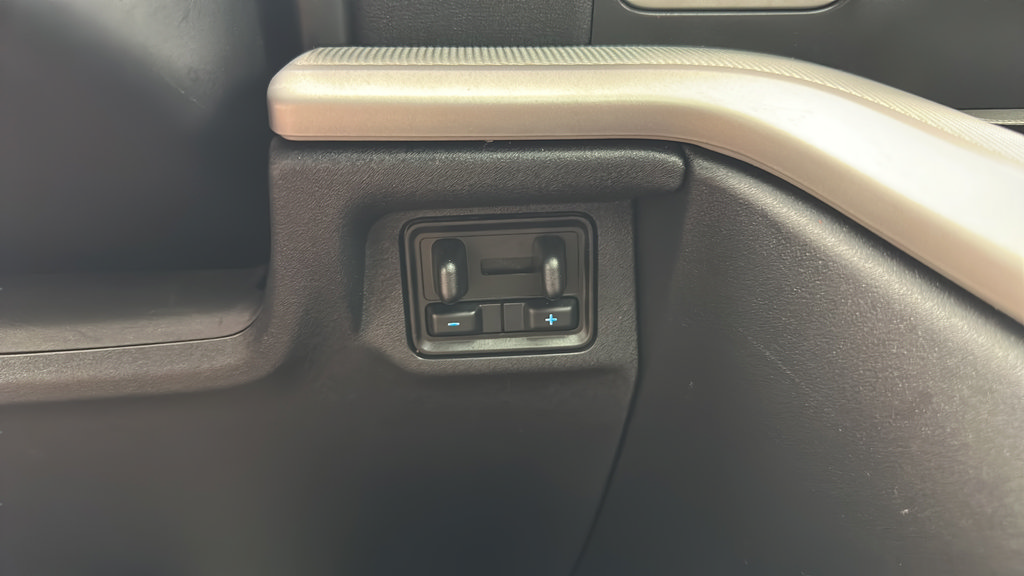 Used 2025 Ford Expedition Active AWD/4WD image 21