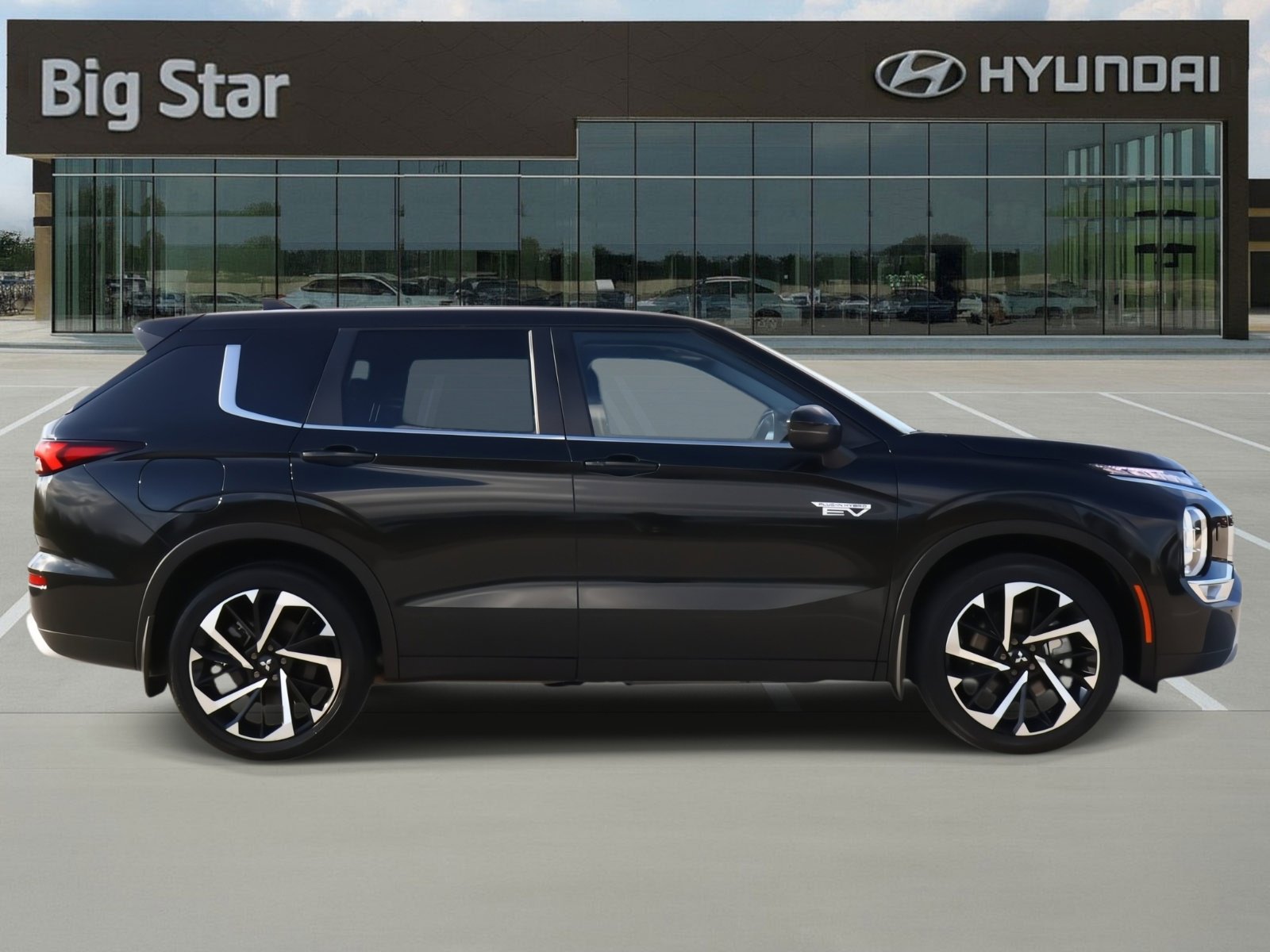 Used 2023 Mitsubishi Outlander SE image 5