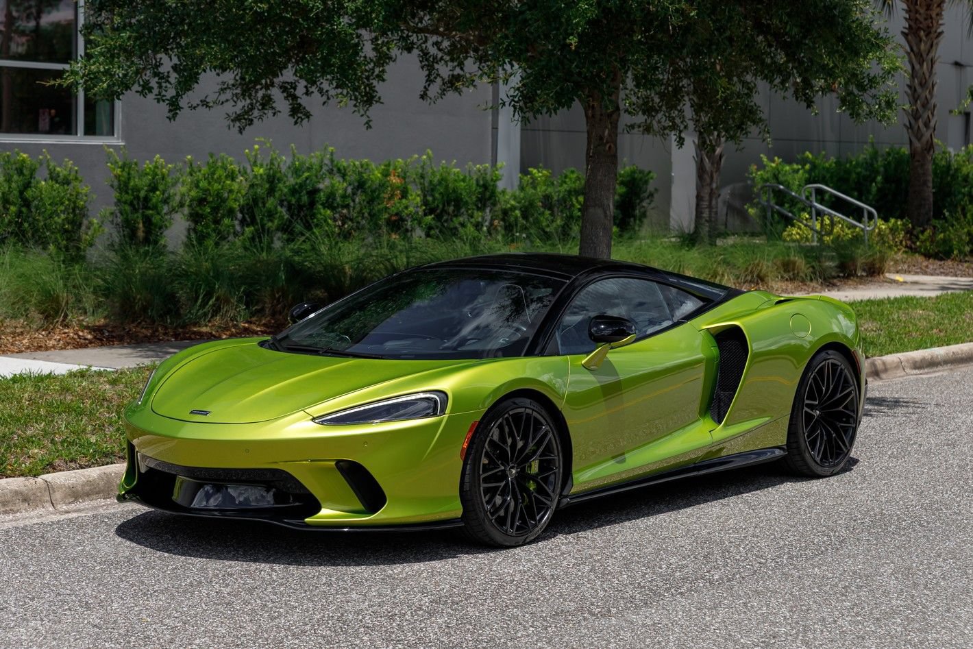 Used 2023 McLaren GT RWD image 18