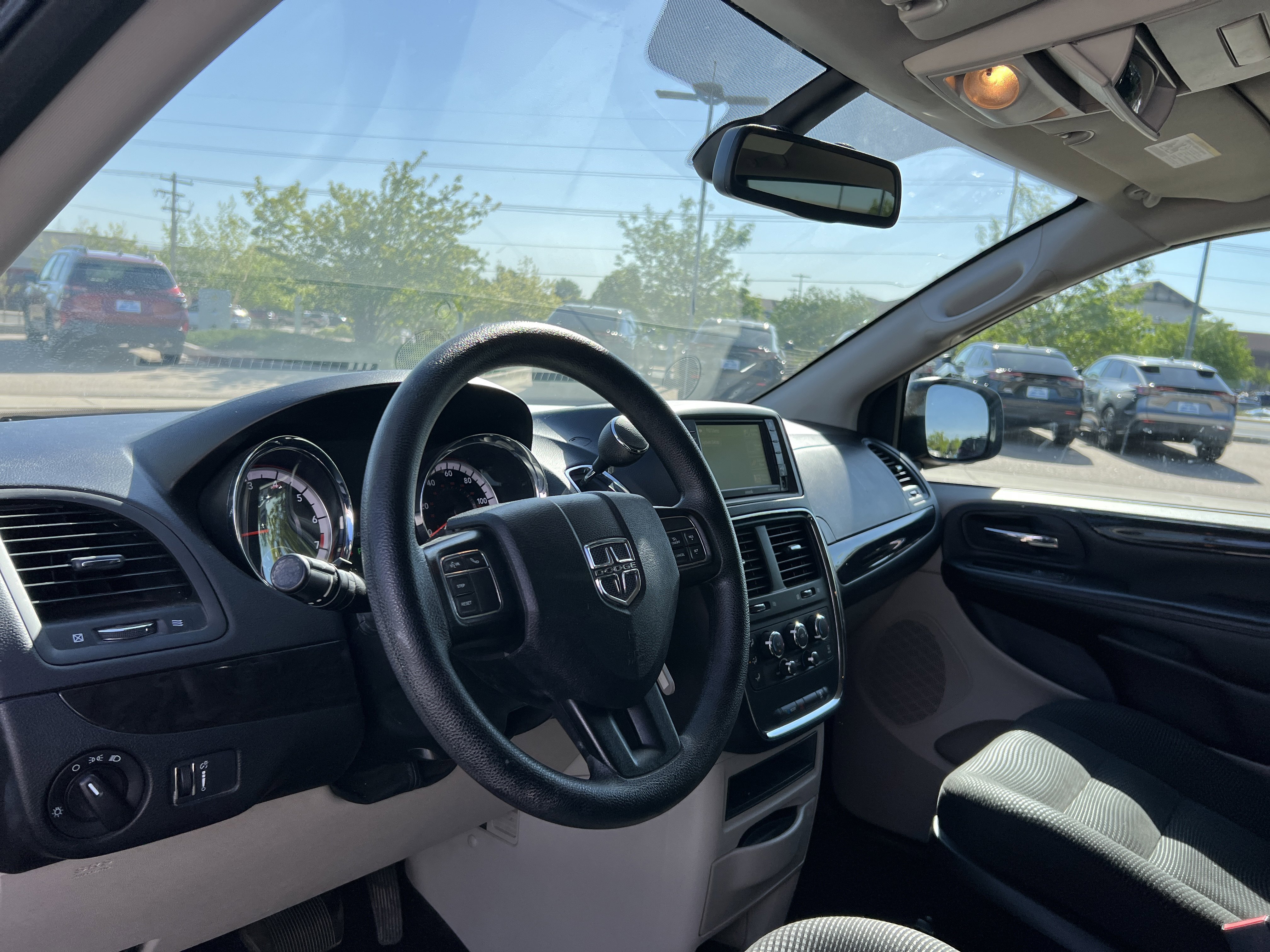 Used 2020 Dodge Grand Caravan SE w/ UConnect Hands-Free Group FWD image 25