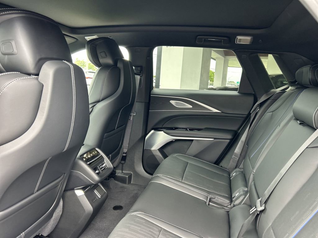 New 2026 Cadillac Lyriq V image 17
