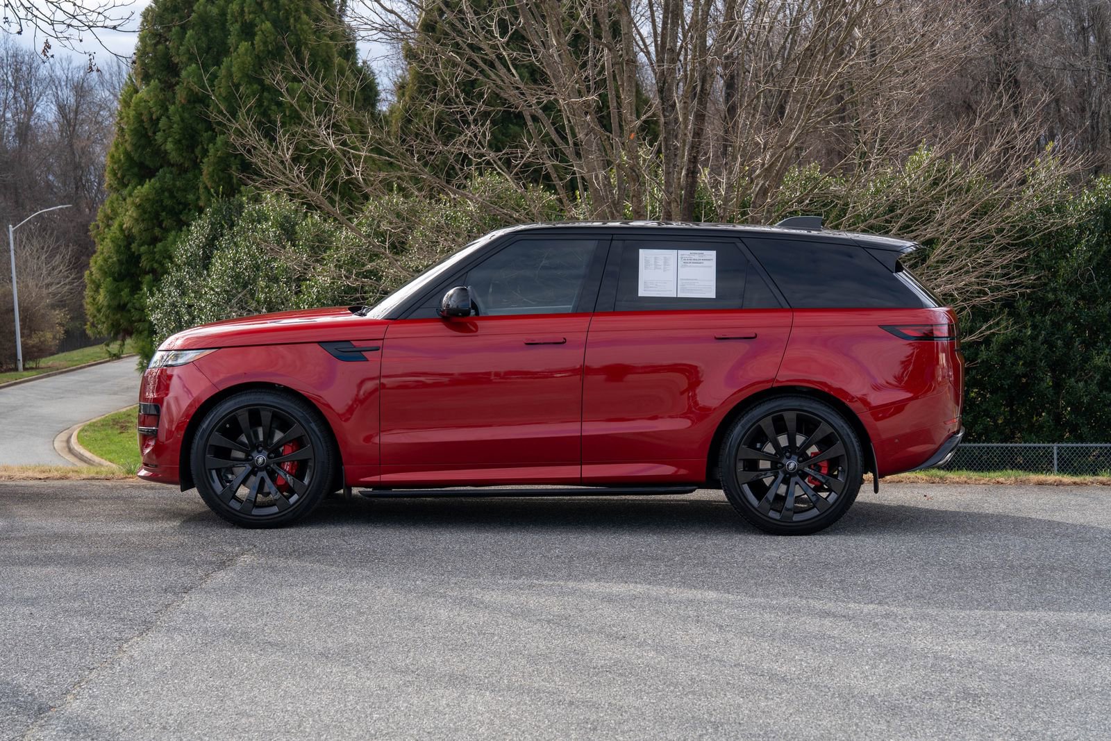 Used 2023 Land Rover Range Rover Sport SE Dynamic image 3
