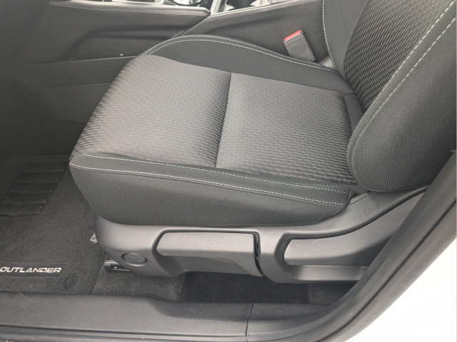 Used 2024 Mitsubishi Outlander ES FWD image 18