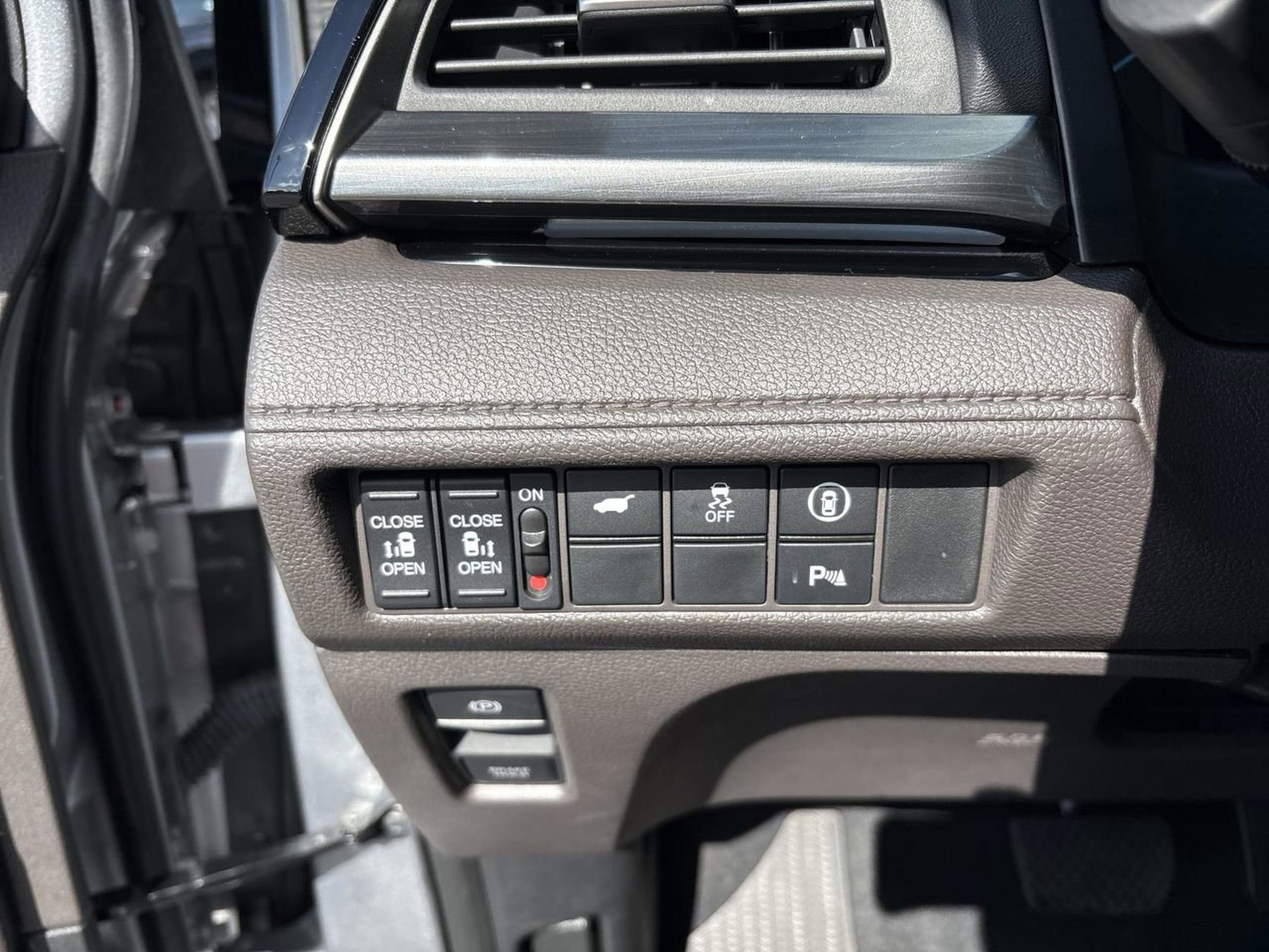 Used 2022 Honda Odyssey Elite image 14