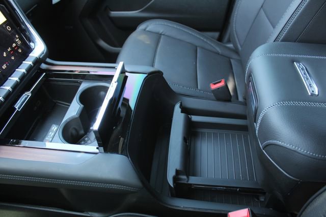 Used 2025 GMC Yukon Denali w/ Denali Reserve Package image 36