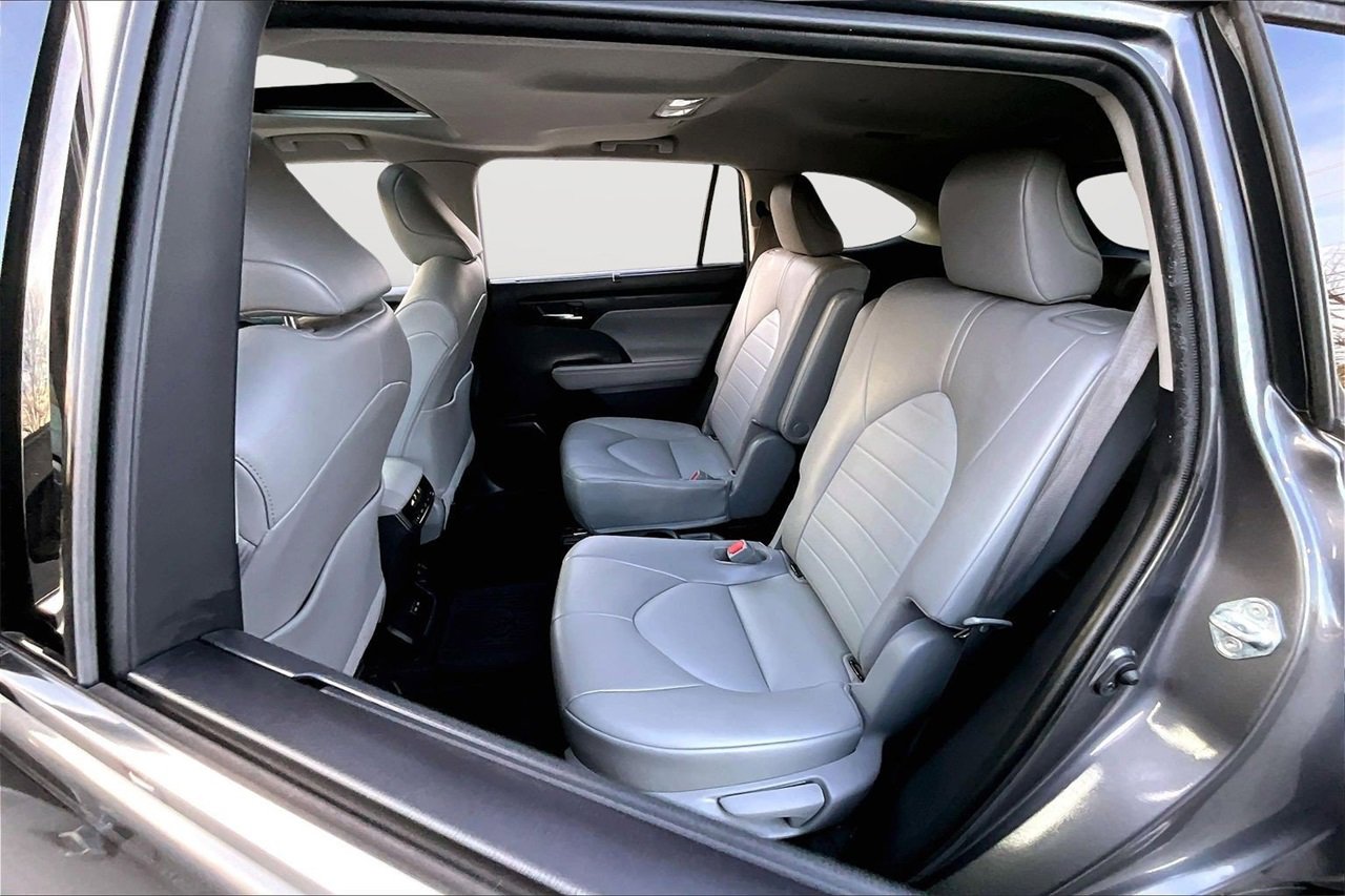 Used 2022 Toyota Highlander XLE image 22