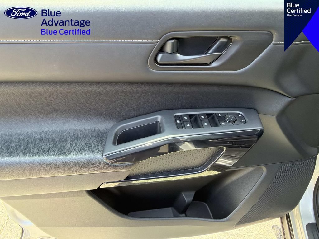 Used 2024 Nissan Pathfinder SV FWD image 16