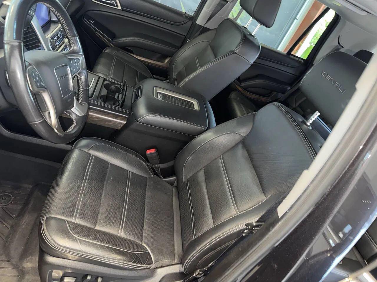Used 2018 GMC Yukon Denali w/ Open Road Package AWD/4WD image 18