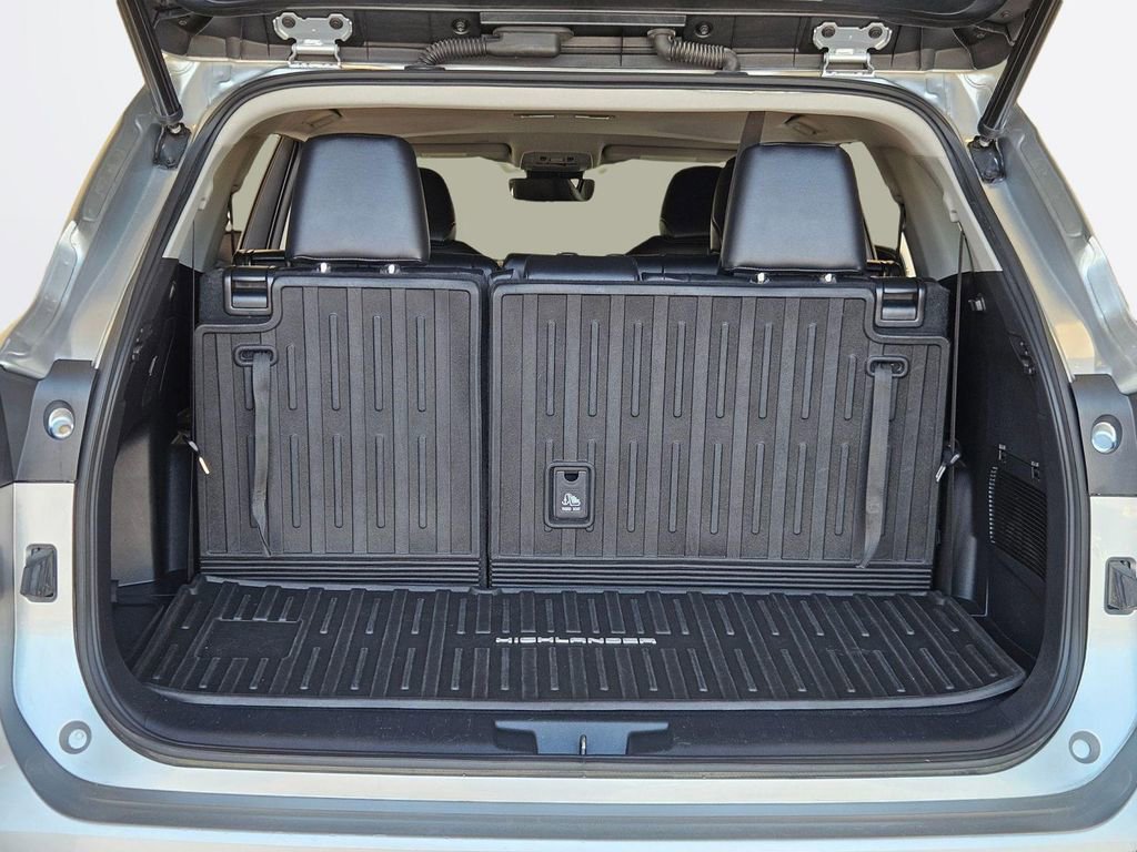 Used 2022 Toyota Highlander XLE AWD/4WD image 26