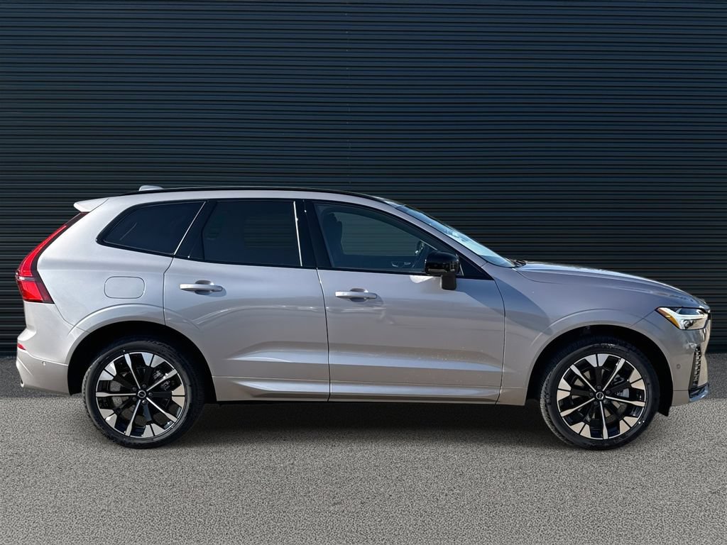 Used 2026 Volvo XC60 B5 Plus w/ Protection Package Premier AWD/4WD image 4