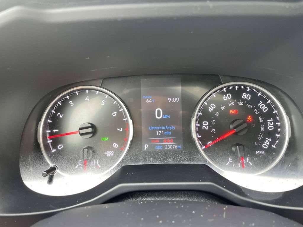 Used 2021 Toyota RAV4 XLE w/ Convenience Package FWD image 27
