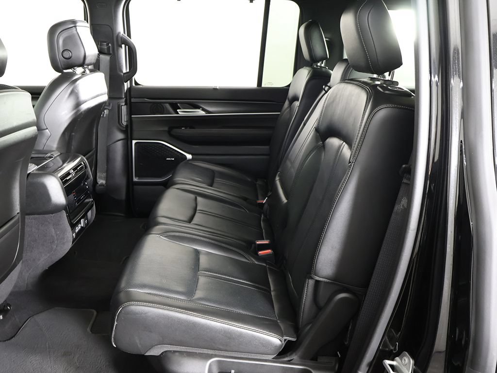Used 2023 Jeep Wagoneer 4WD w/ Premium Group I image 41
