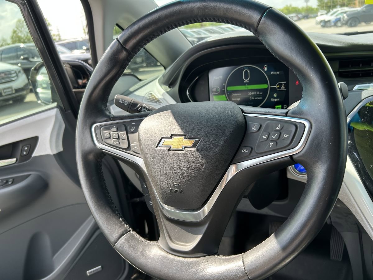 Used 2017 Chevrolet Bolt Premier w/ Driver Confidence II Package FWD image 8