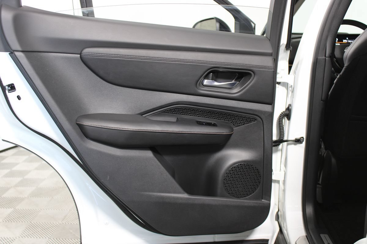 Used 2023 Nissan Ariya AWD image 25