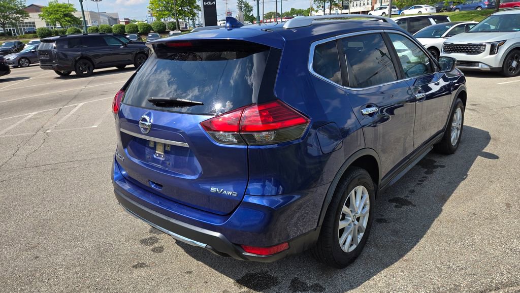 Used 2017 Nissan Rogue SV AWD/4WD image 3